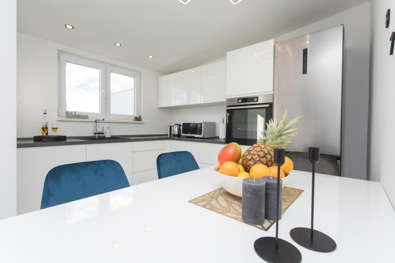 Apartment Gold Podstrana Bagian luar foto